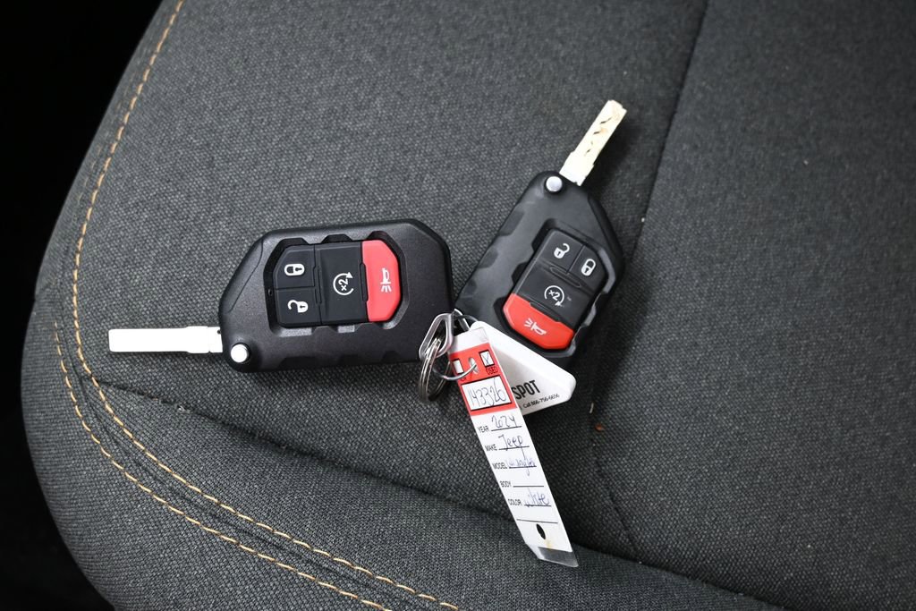 Used 2024 Jeep Wrangler Unlimited w/ Convenience Group AWD/4WD image 32