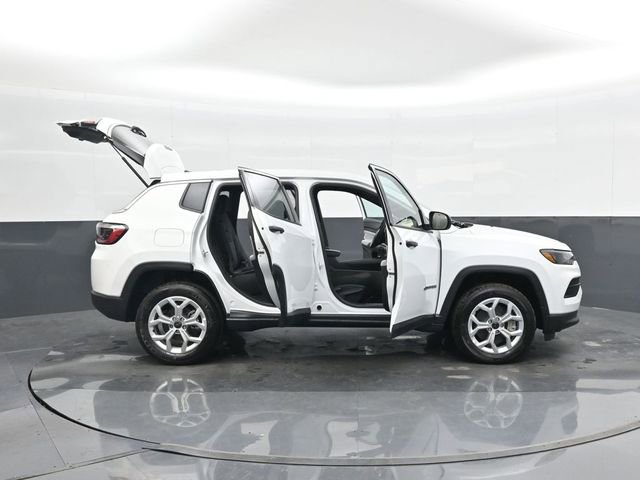 Used 2025 Jeep Compass Sport image 46