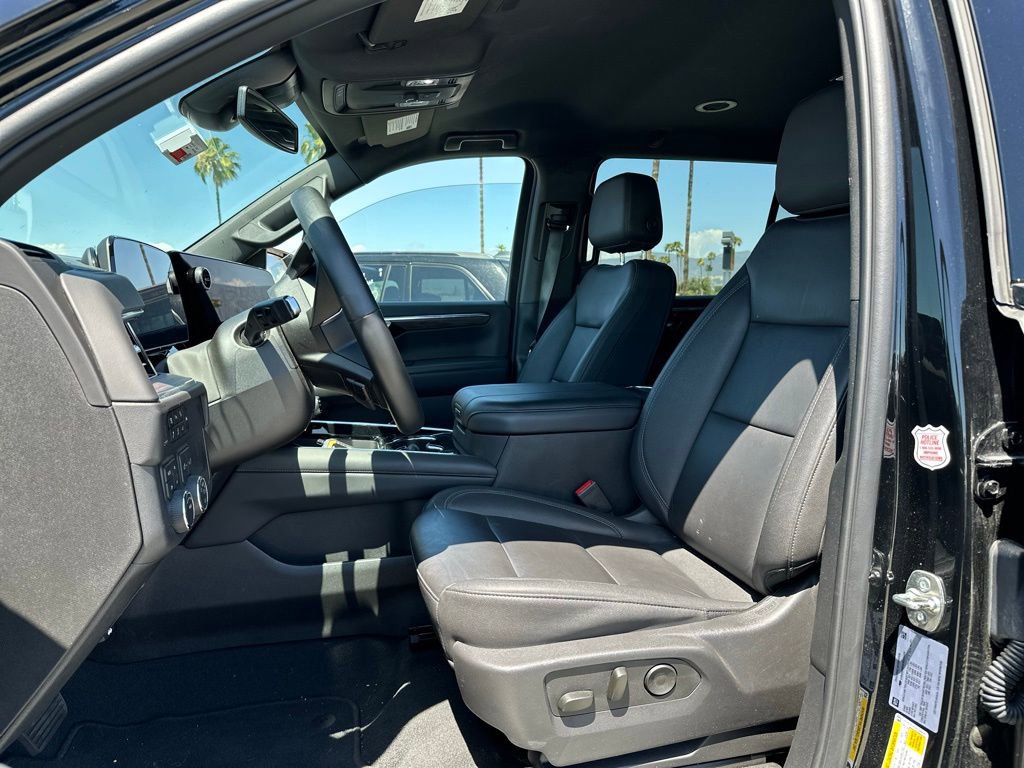 Used 2025 Chevrolet Suburban Z71 image 5