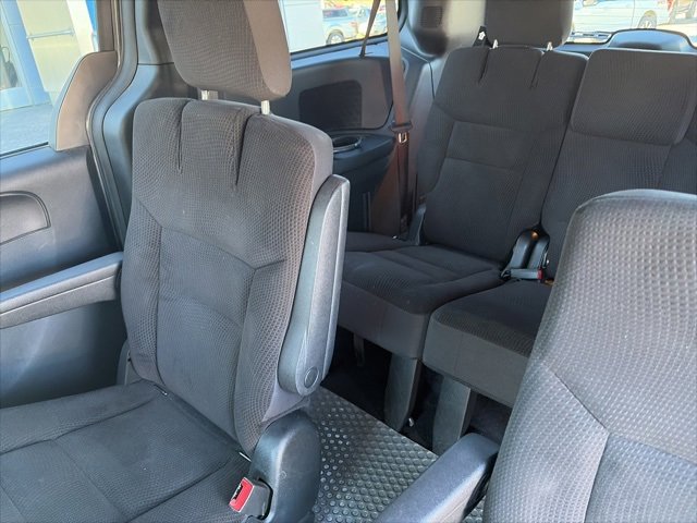 Used 2018 Dodge Grand Caravan SE image 9