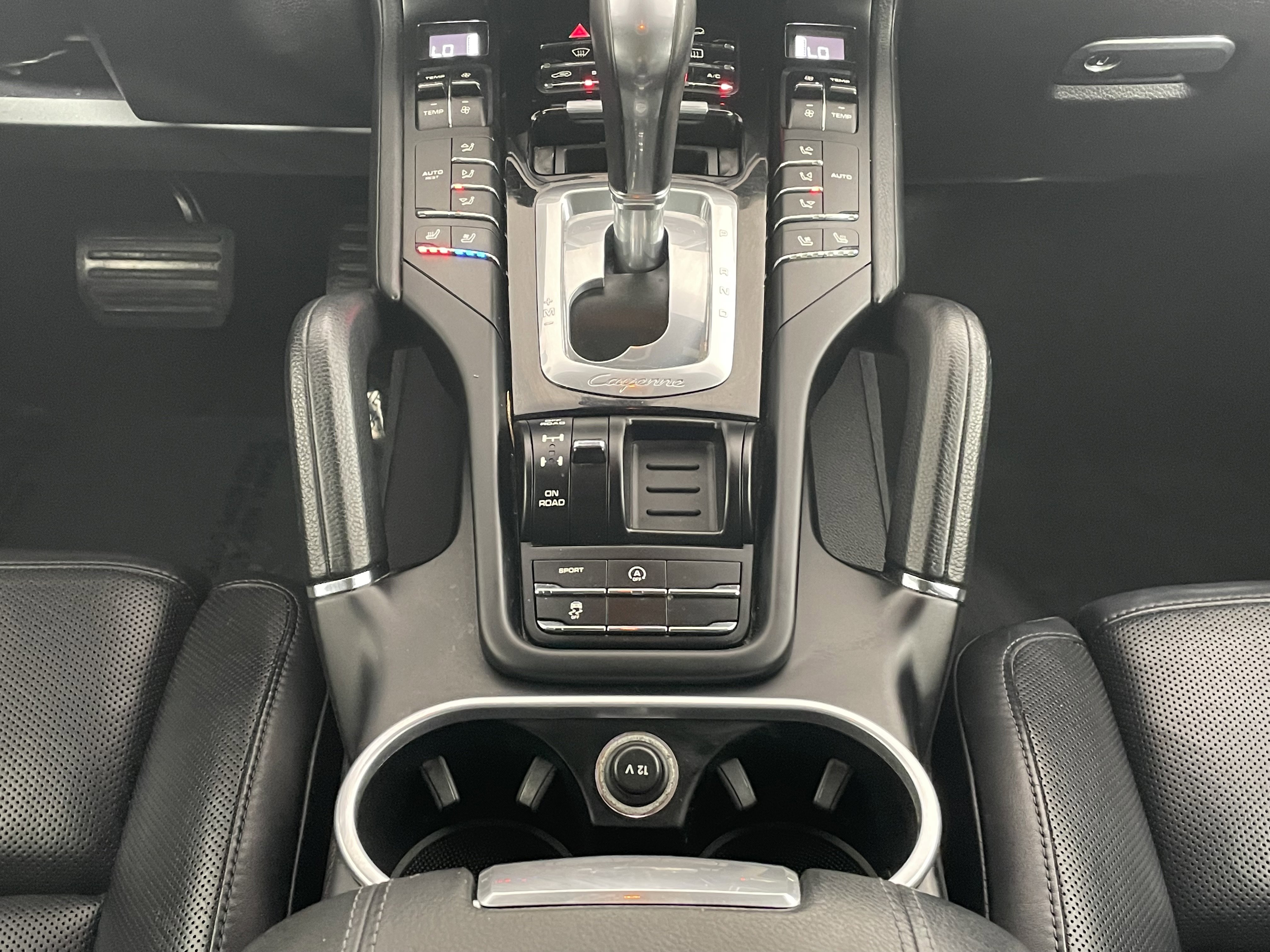 Certified 2018 Porsche Cayenne Platinum Edition image 20