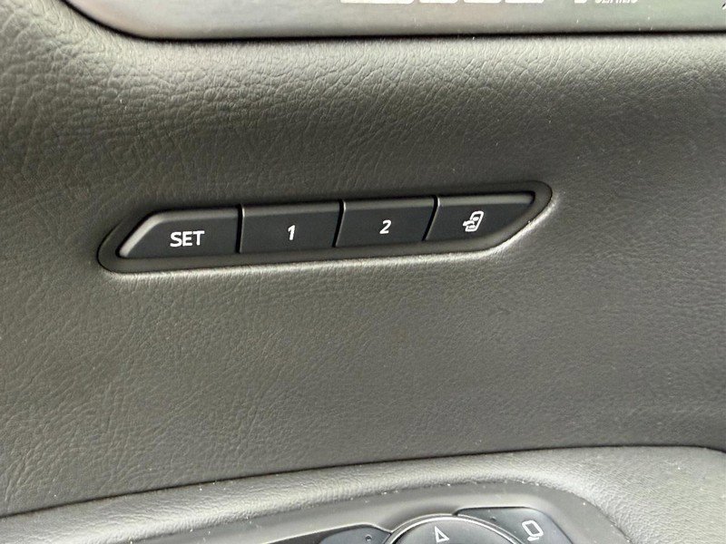 Used 2023 Cadillac XT6 Sport w/ Technology Package image 16