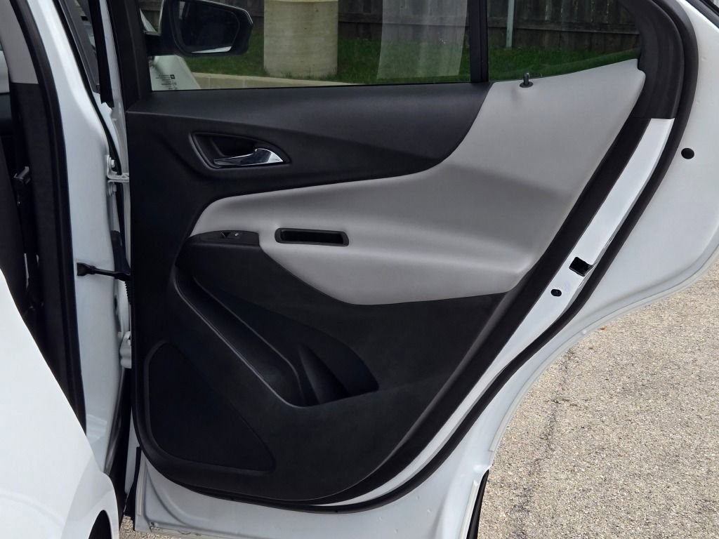 Used 2023 Chevrolet Equinox LT w/ Driver Convenience Package image 8