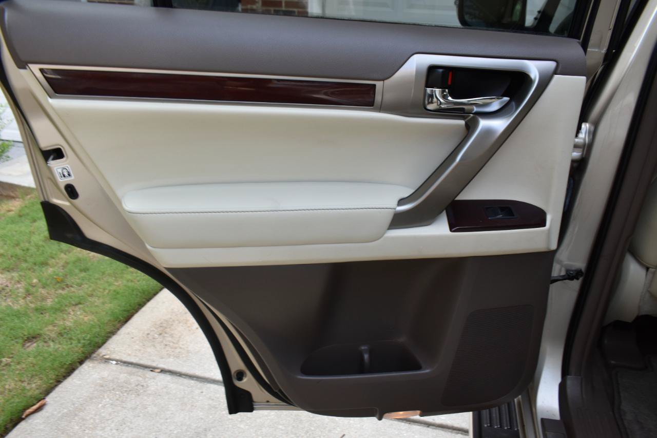 Used 2014 Lexus GX 460 w/ Premium Package AWD/4WD image 22