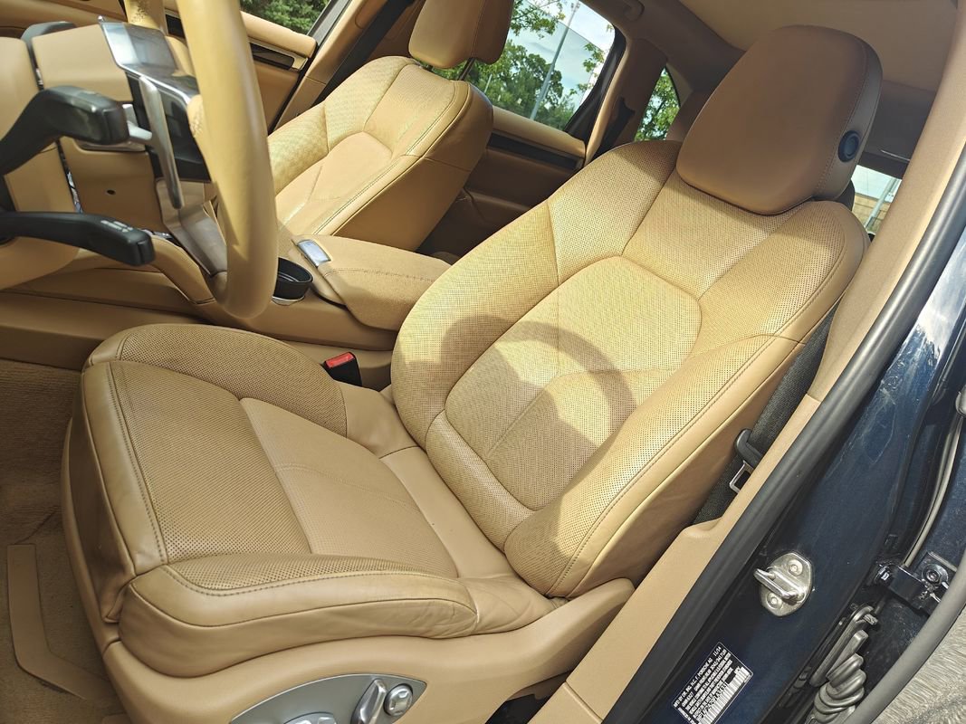 Used 2015 Porsche Cayenne Diesel w/ Premium Package image 6