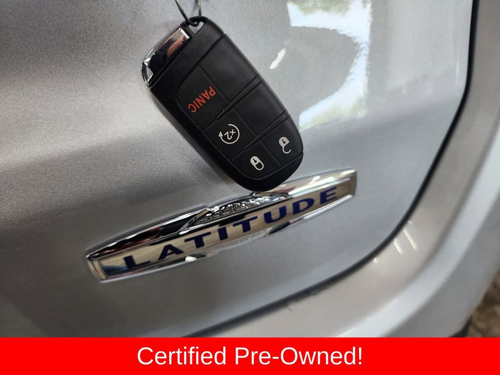 Certified 2025 Jeep Compass Latitude image 37