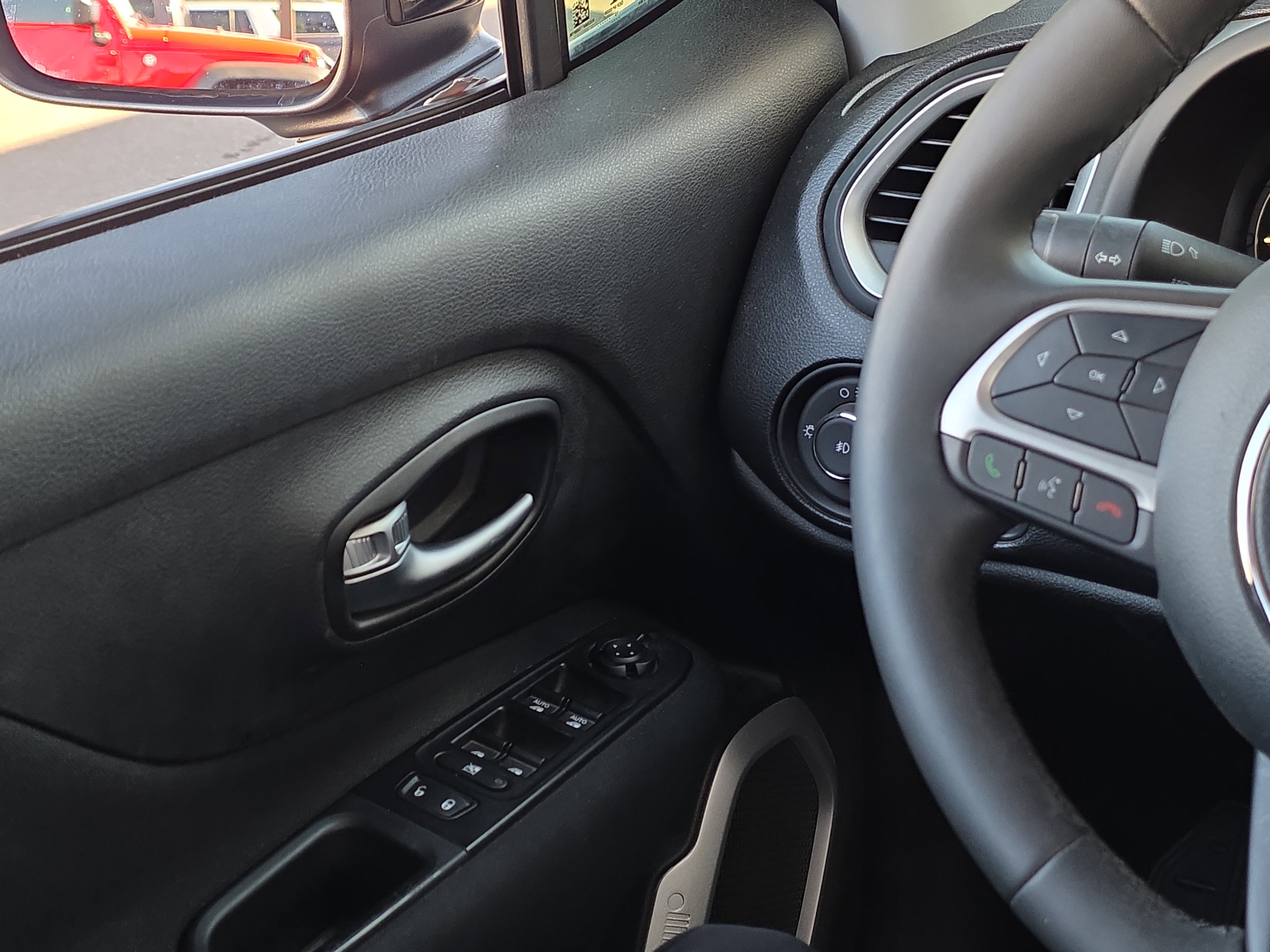 Used 2019 Jeep Renegade Latitude image 23