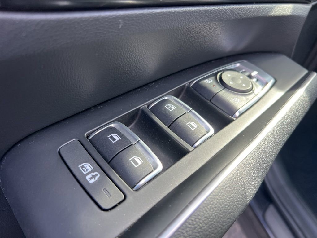 Used 2024 Kia Sorento S image 13