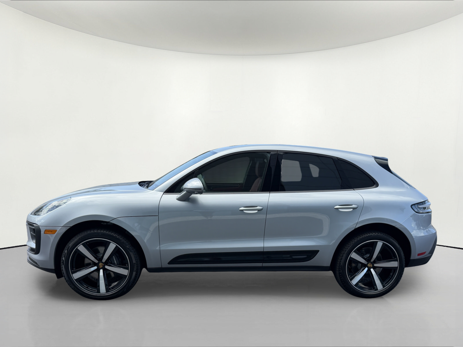 New 2026 Porsche Macan AWD/4WD image 2