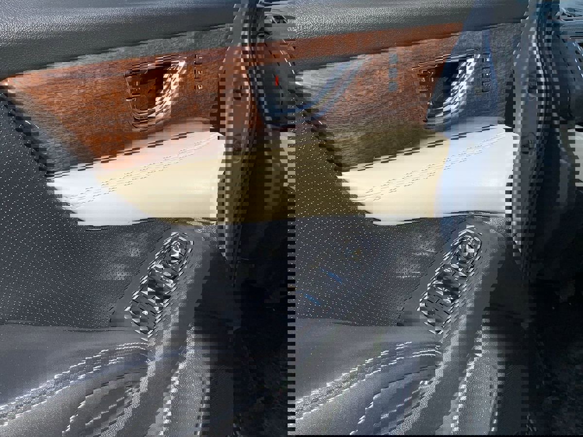 Used 2022 Subaru Ascent Touring AWD/4WD image 16