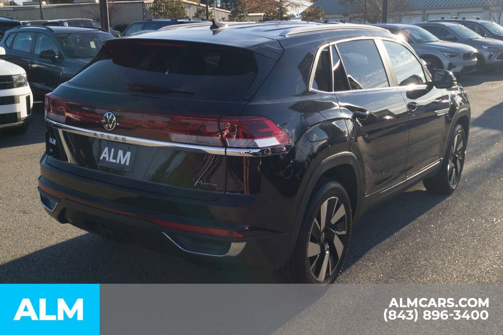 Used 2024 Volkswagen Atlas Cross Sport SE image 5