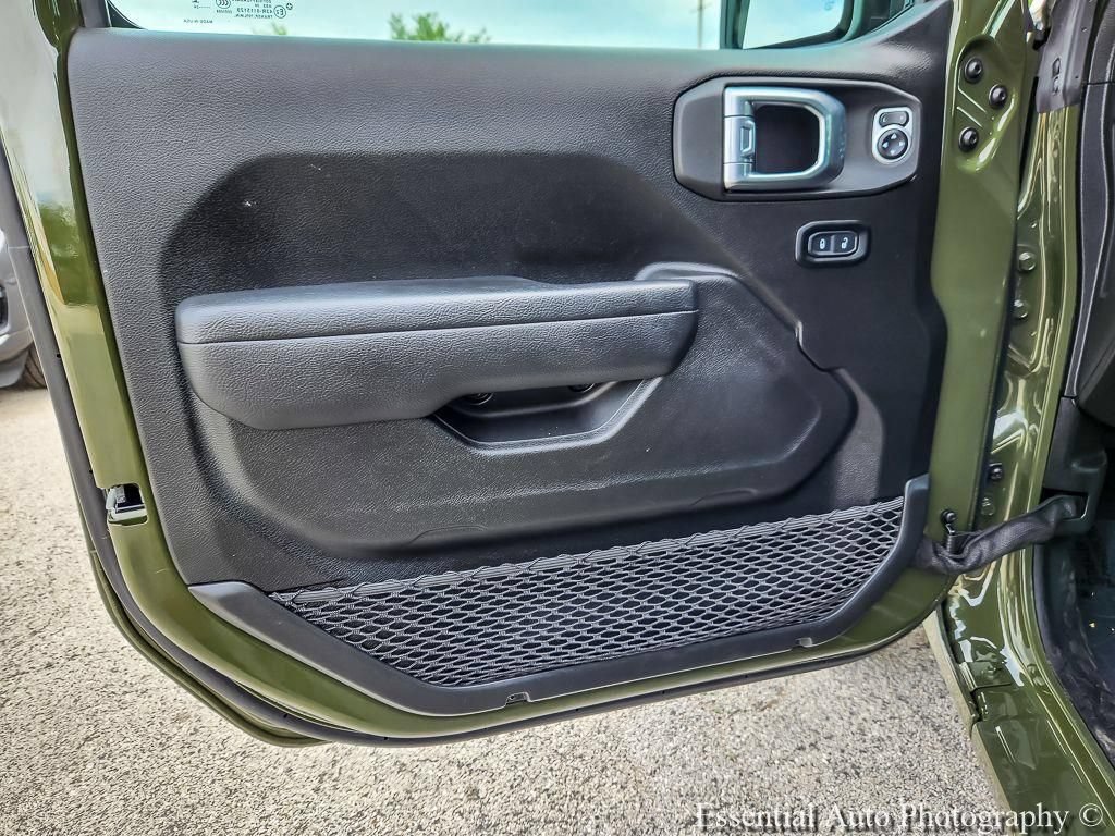 Used 2024 Jeep Wrangler Unlimited w/ Convenience Group AWD/4WD image 18