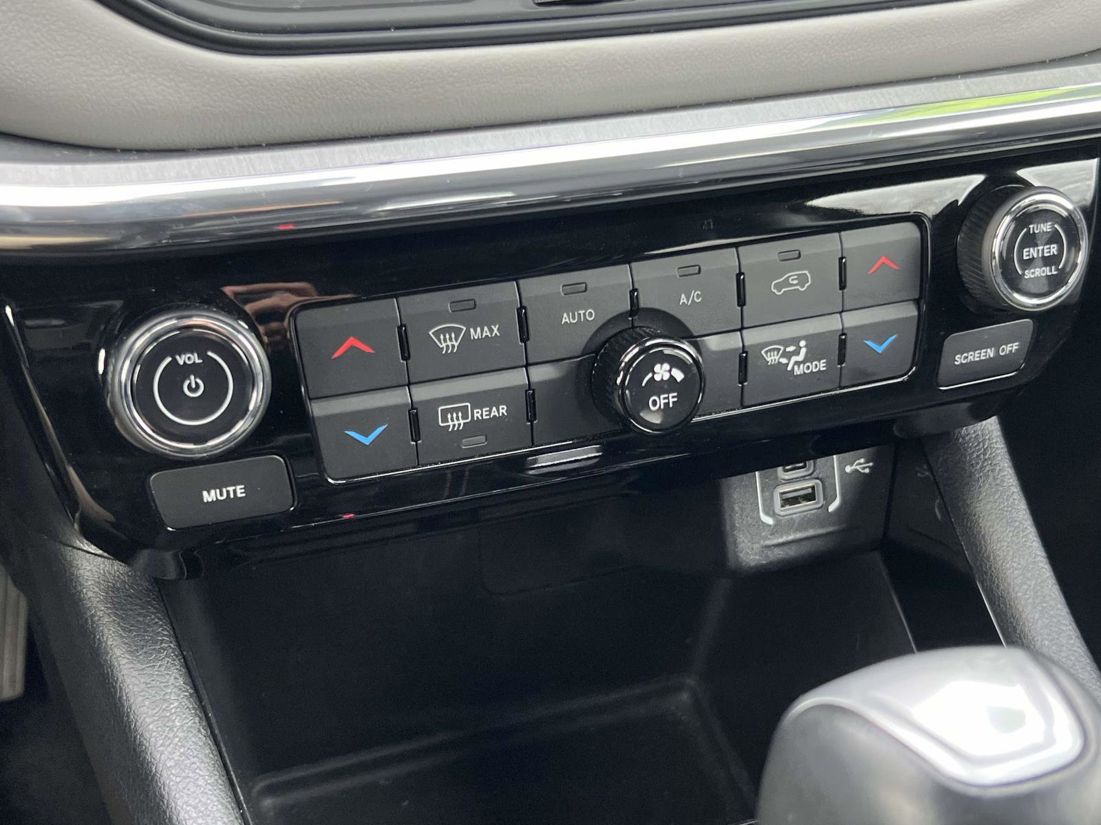 Used 2022 Jeep Compass Limited image 17