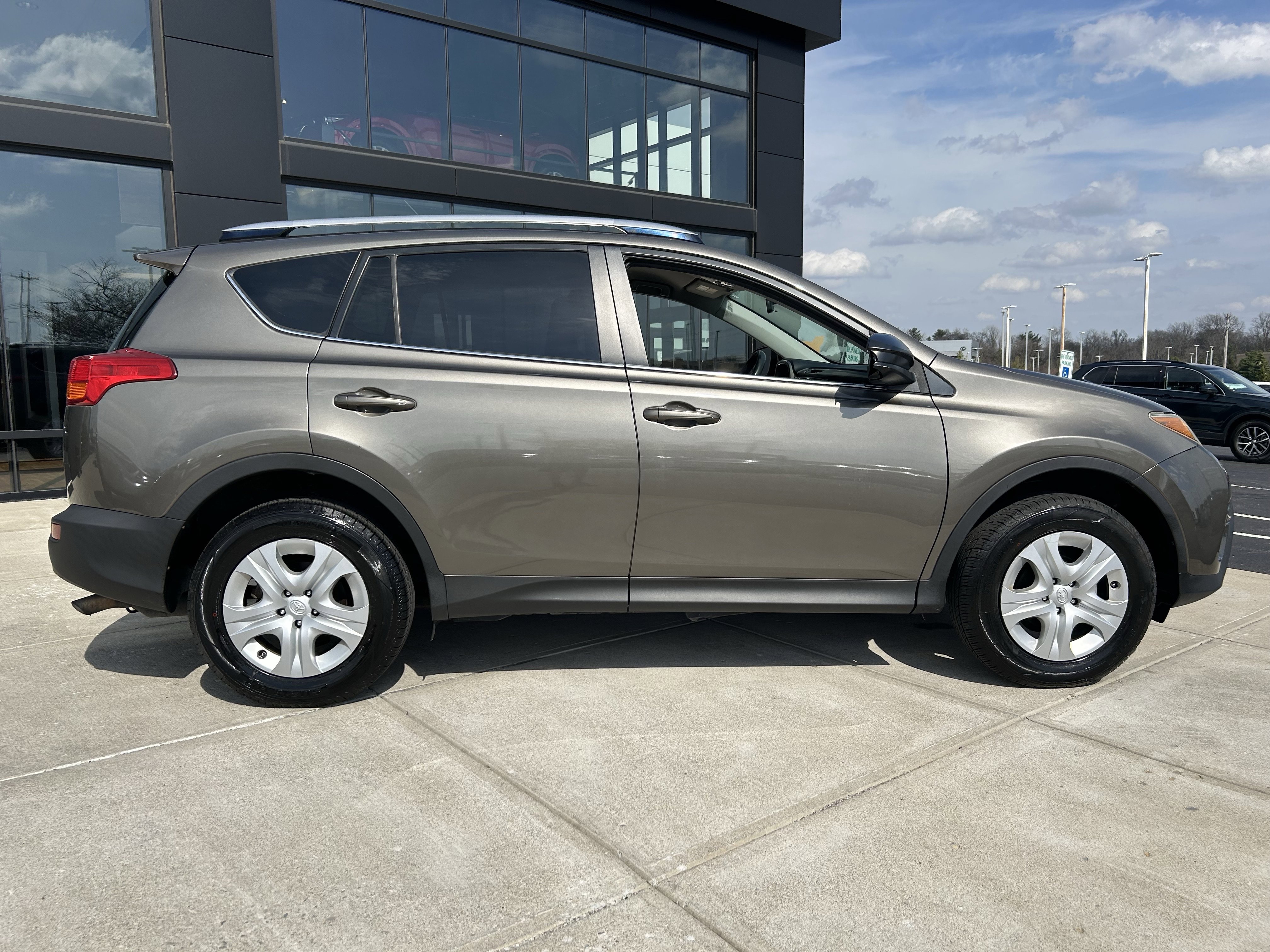Used 2014 Toyota RAV4 LE image 8