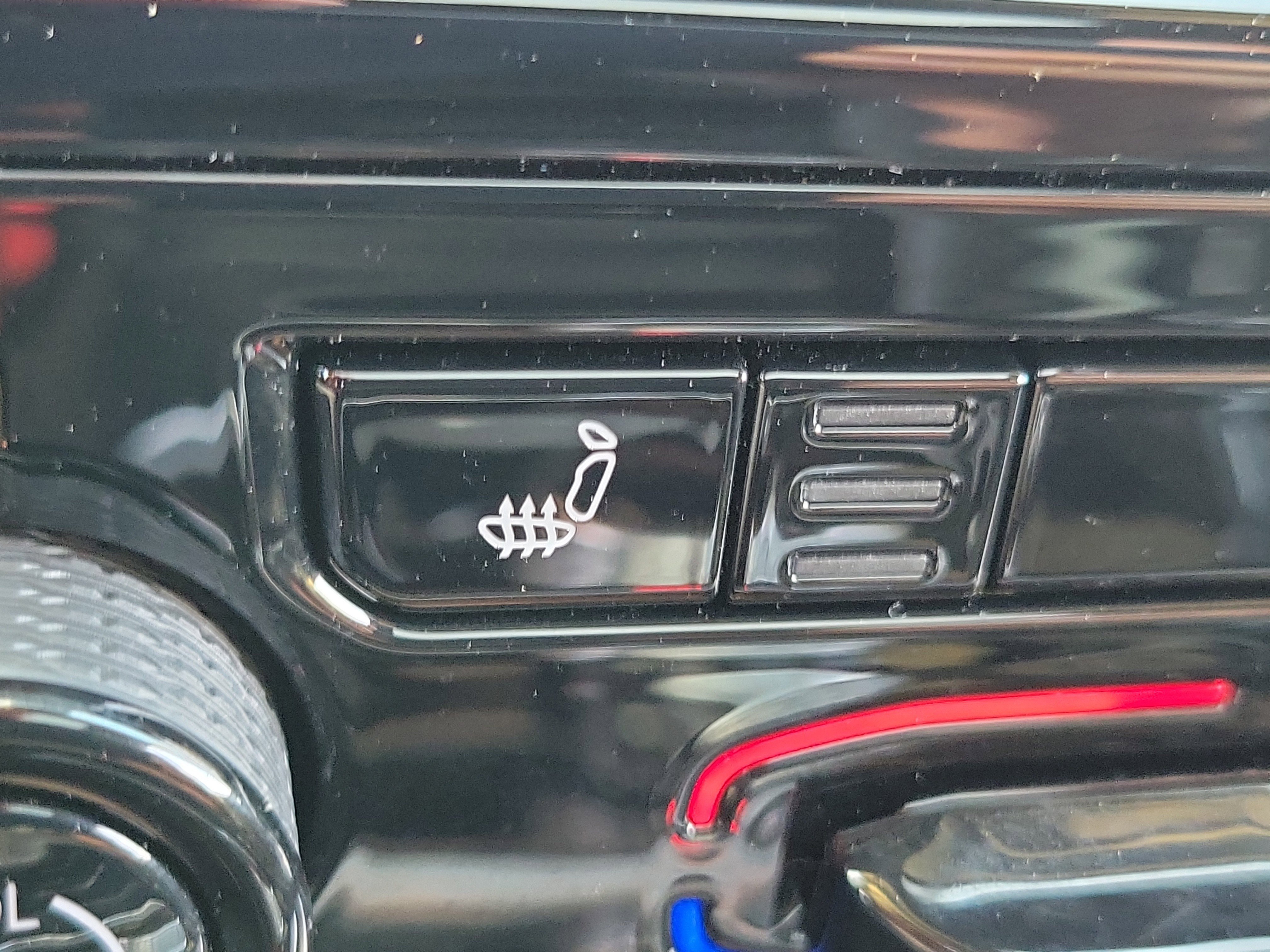 Used 2024 Jeep Grand Cherokee L Altitude image 24