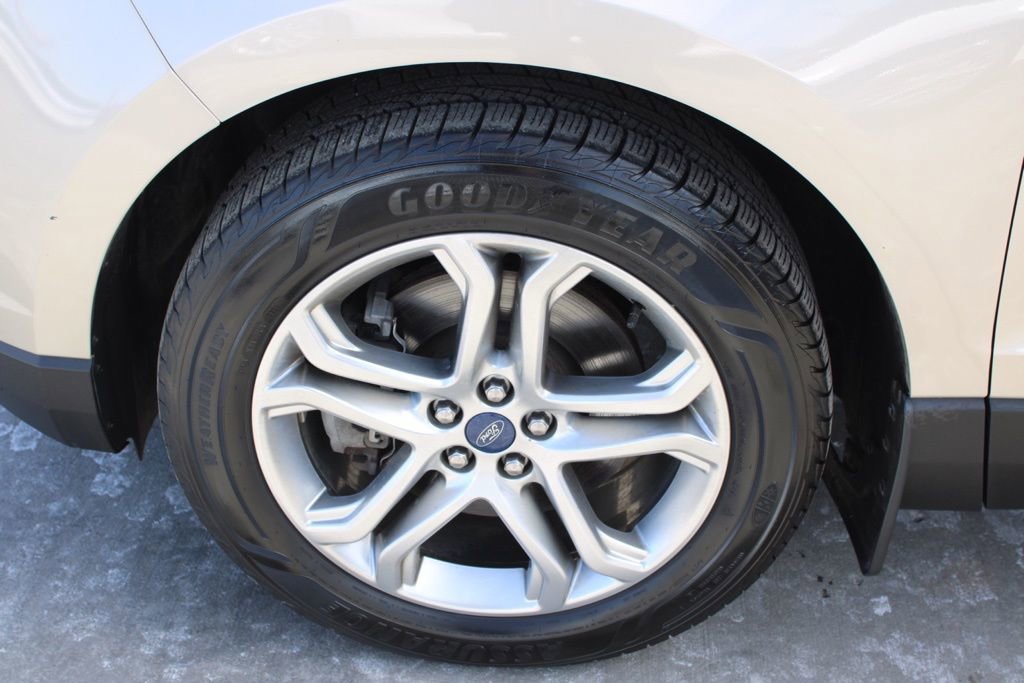Used 2018 Ford Edge Titanium image 12