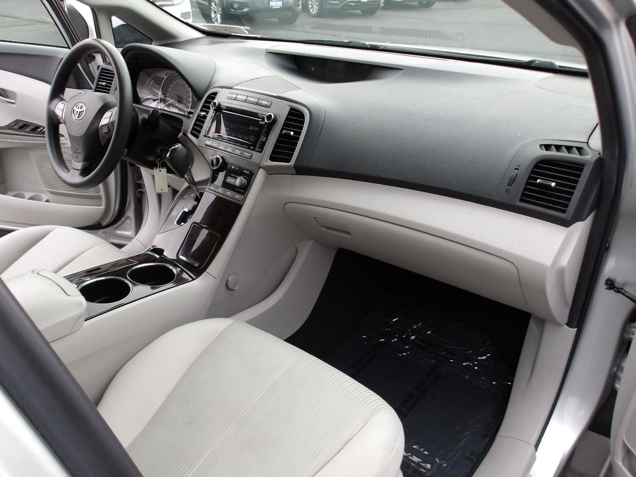 Used 2011 Toyota Venza FWD image 13
