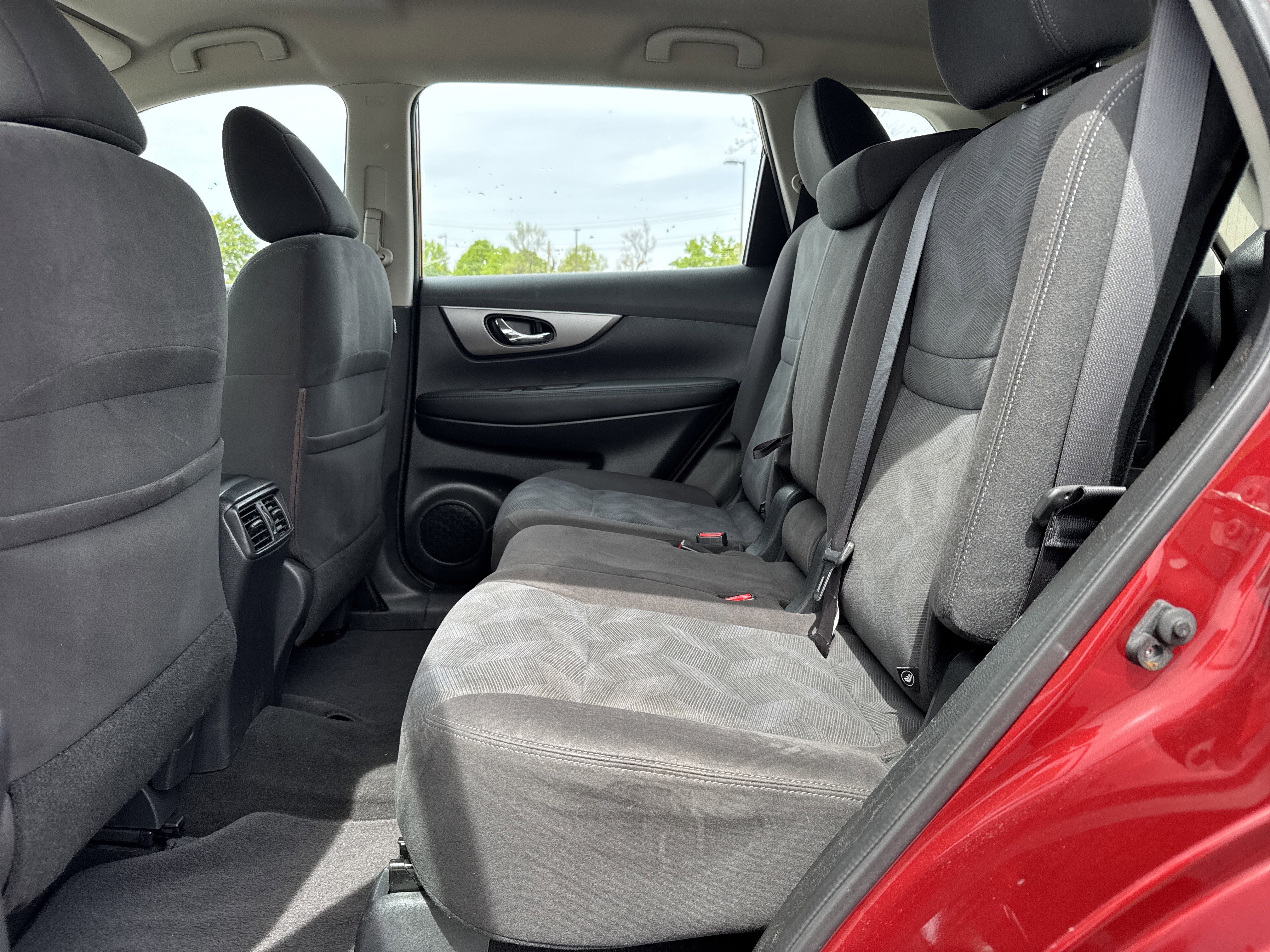 Used 2016 Nissan Rogue S image 27