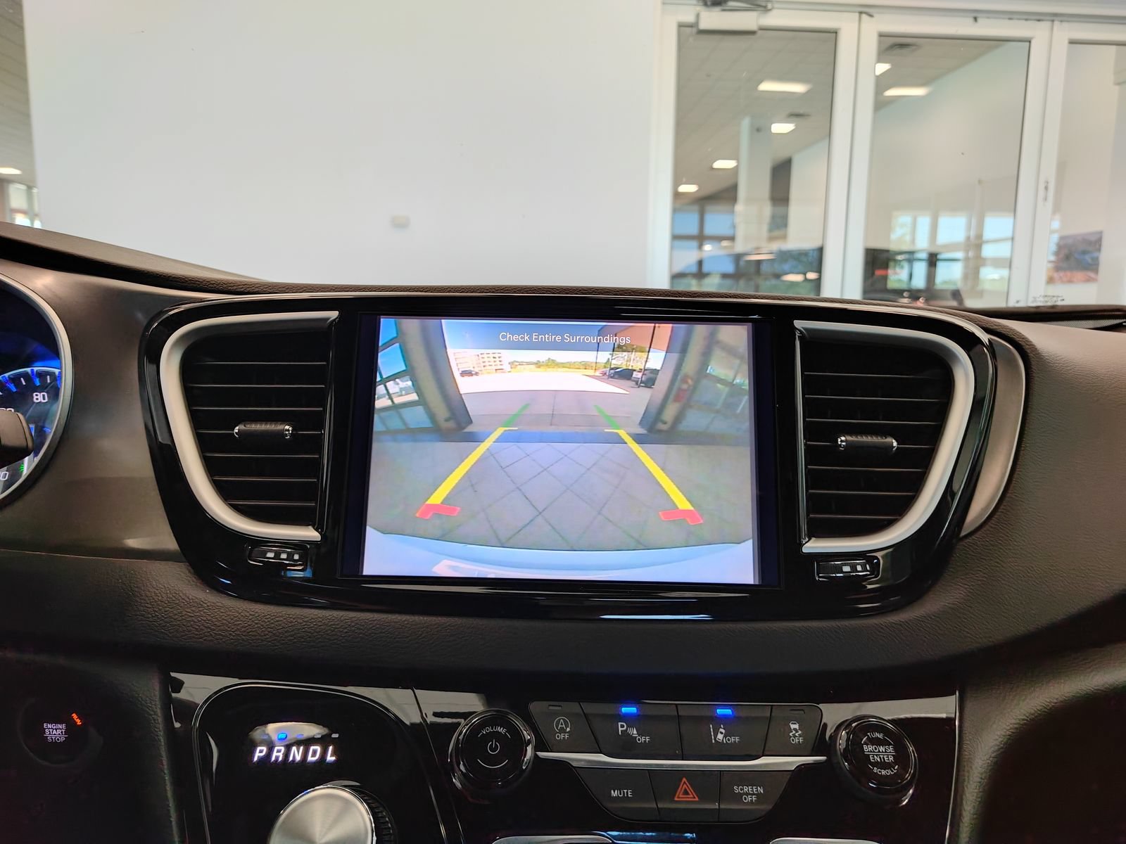 Used 2025 Chrysler Pacifica Select FWD image 14