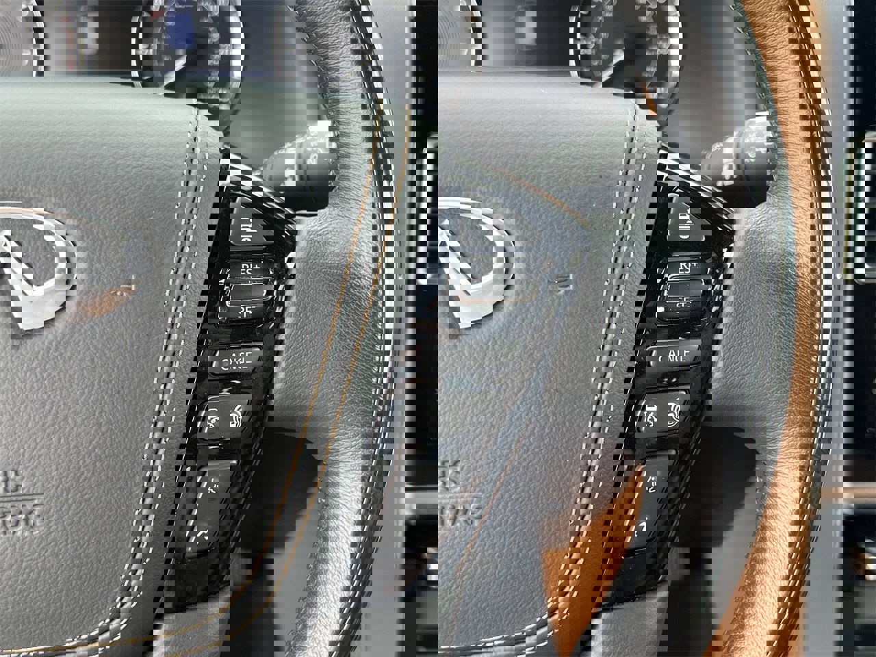 Used 2022 INFINITI QX80 Sensory w/ Cargo Package image 11