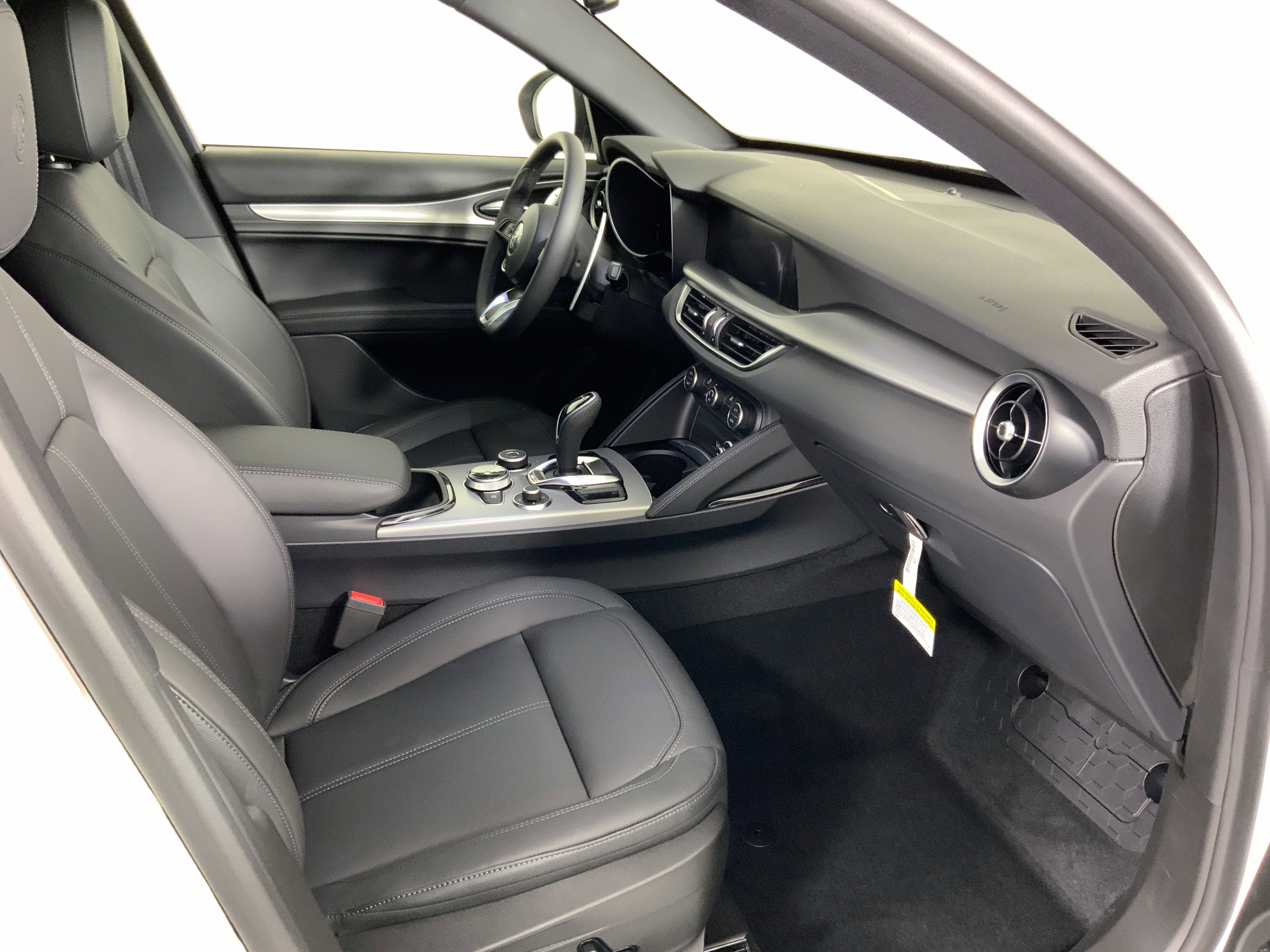 New 2025 Alfa Romeo Stelvio Sprint w/ Convenience Package image 28