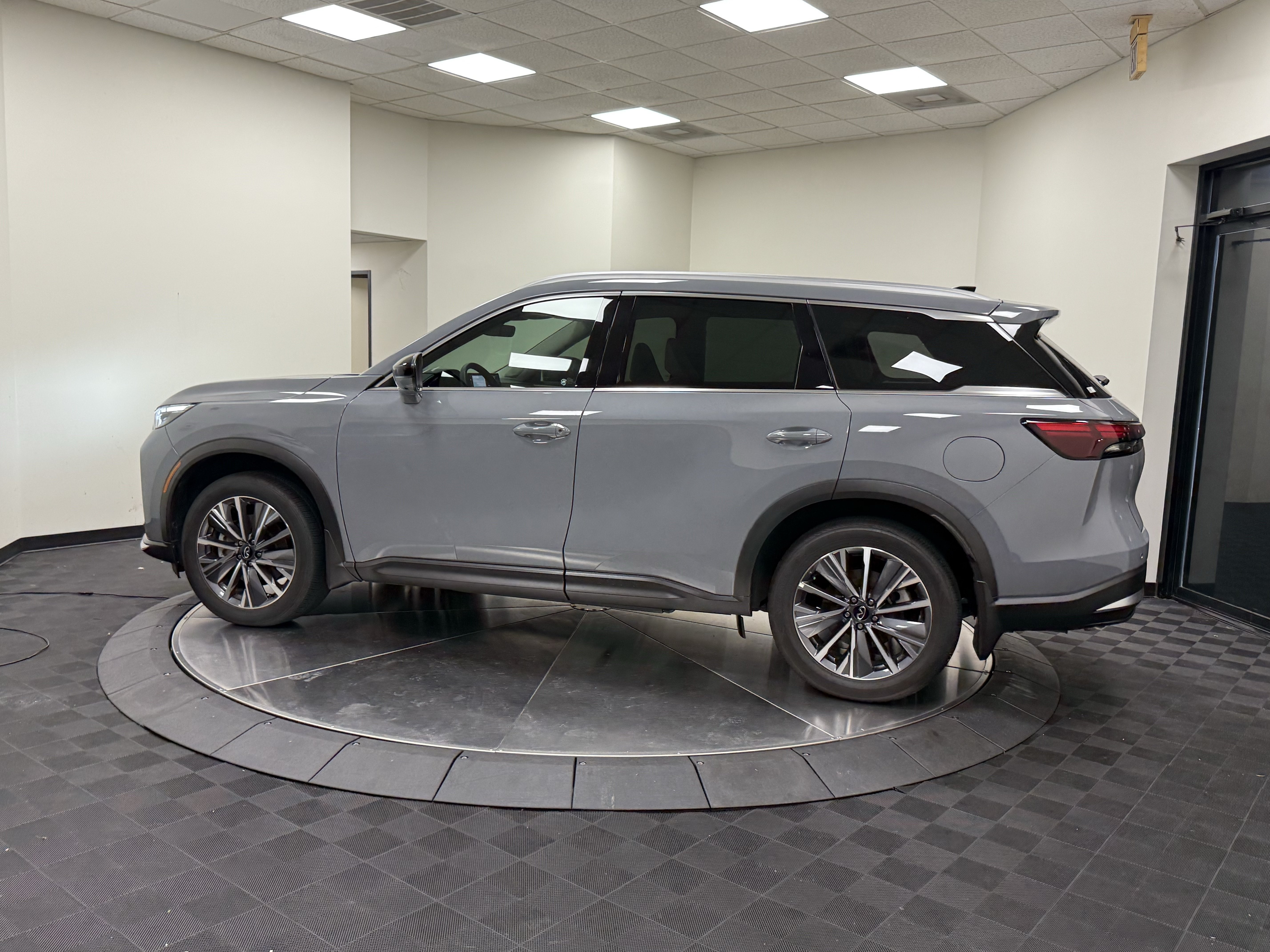 Certified 2027 INFINITI QX60 Luxe w/ Cargo Package FWD image 5