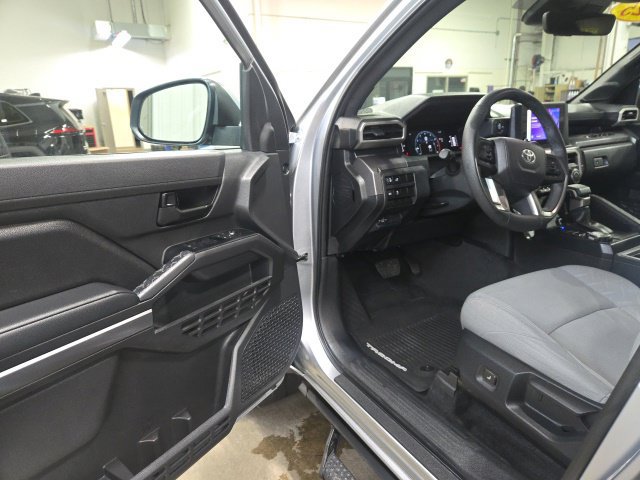 Used 2025 Toyota Tacoma SR5 AWD/4WD image 9