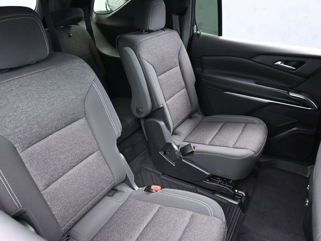 Used 2025 Chevrolet Traverse LT image 44