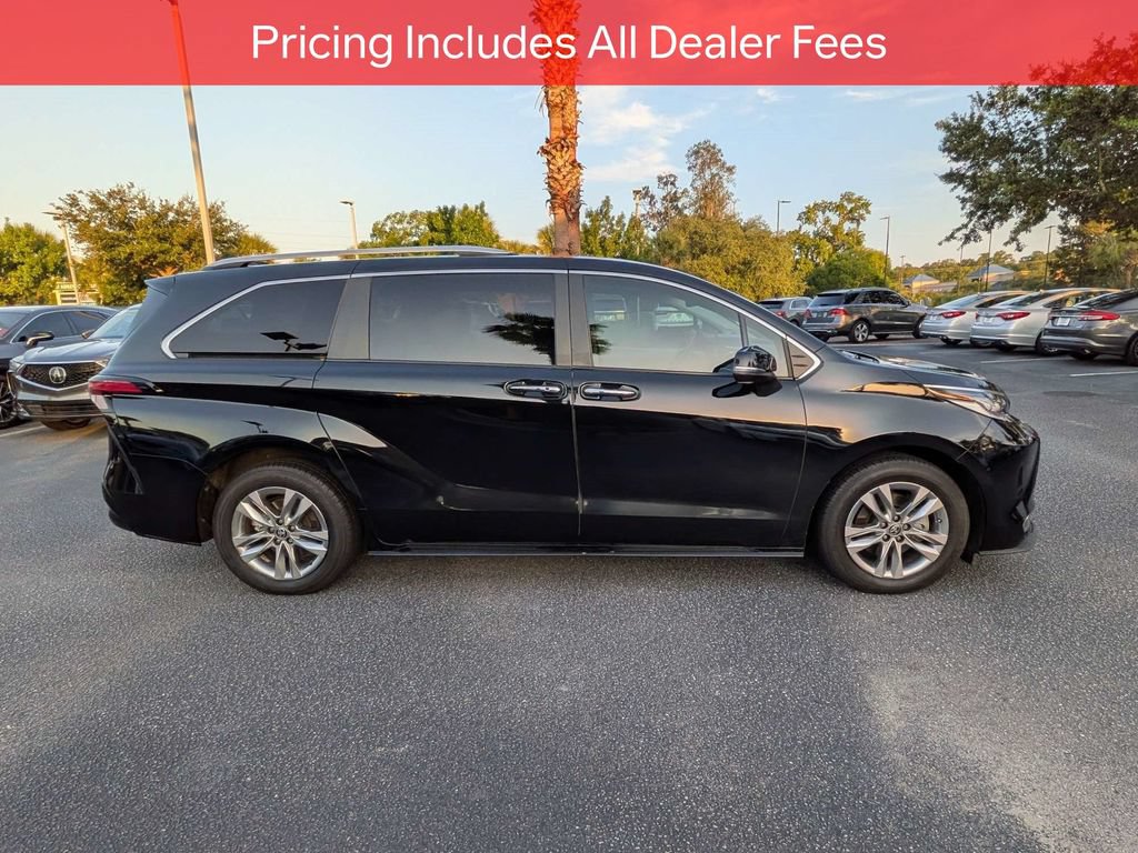 Certified 2023 Toyota Sienna Limited FWD image 4