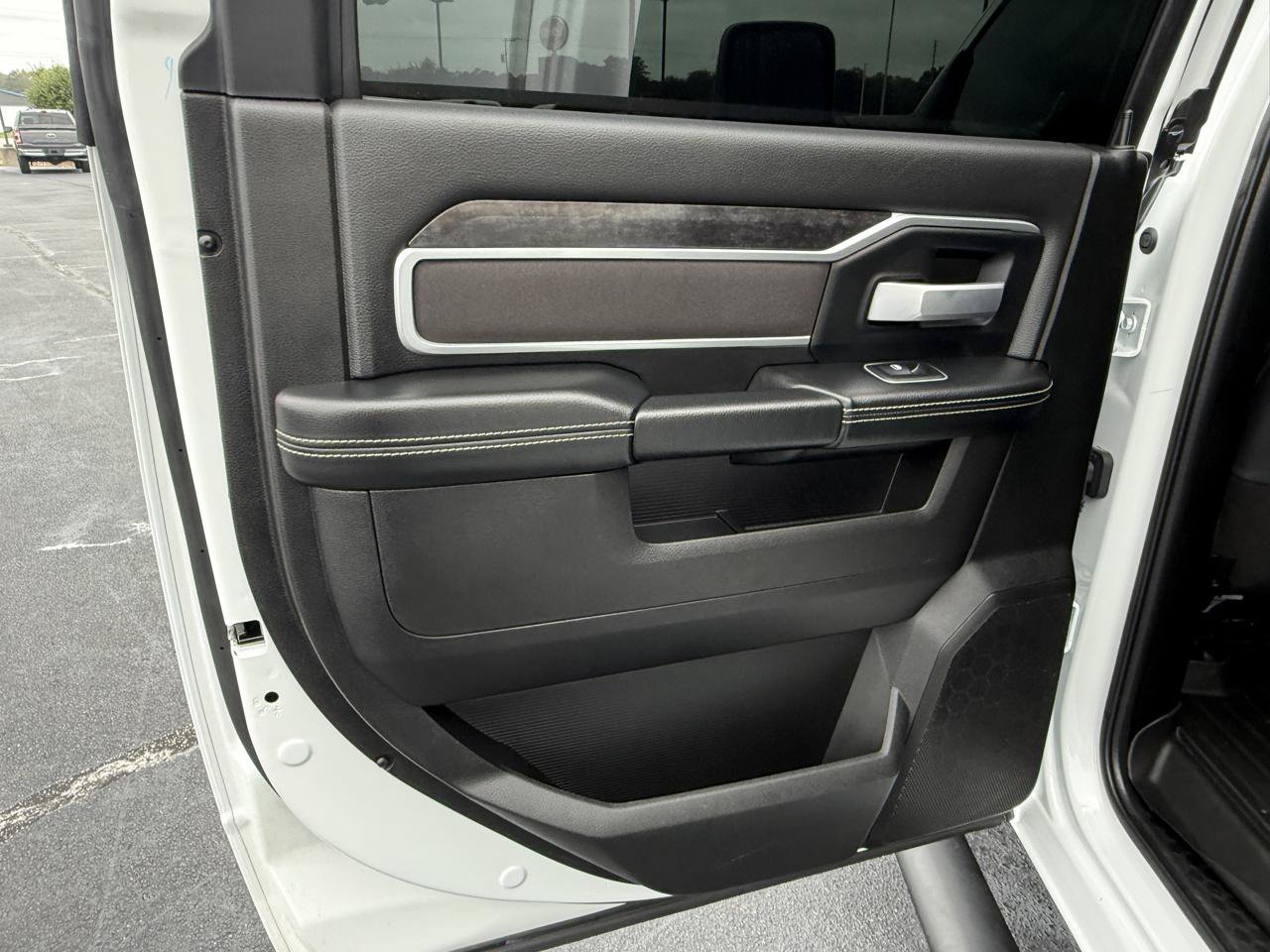 Used 2024 RAM 3500 Big Horn w/ Night Edition AWD/4WD image 12