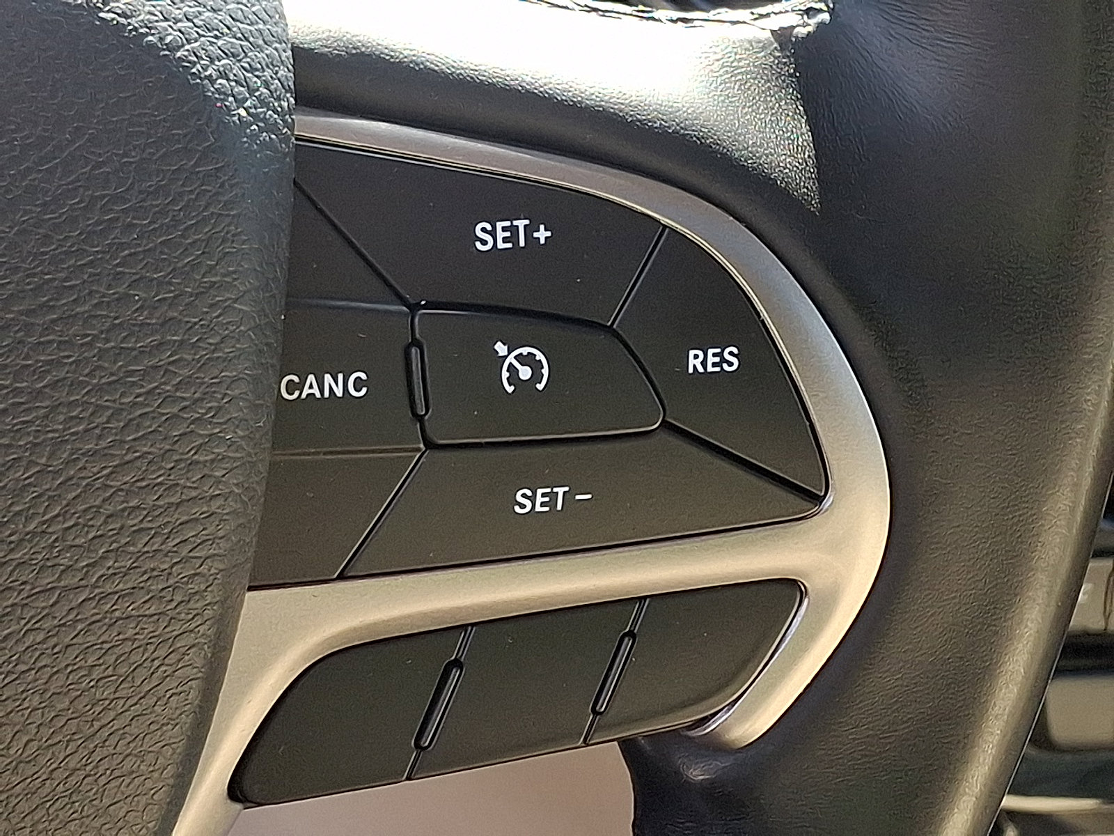 Used 2019 Jeep Grand Cherokee Limited w/ Trailer Tow Group IV image 22