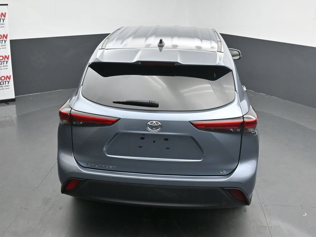 Used 2023 Toyota Highlander LE image 28