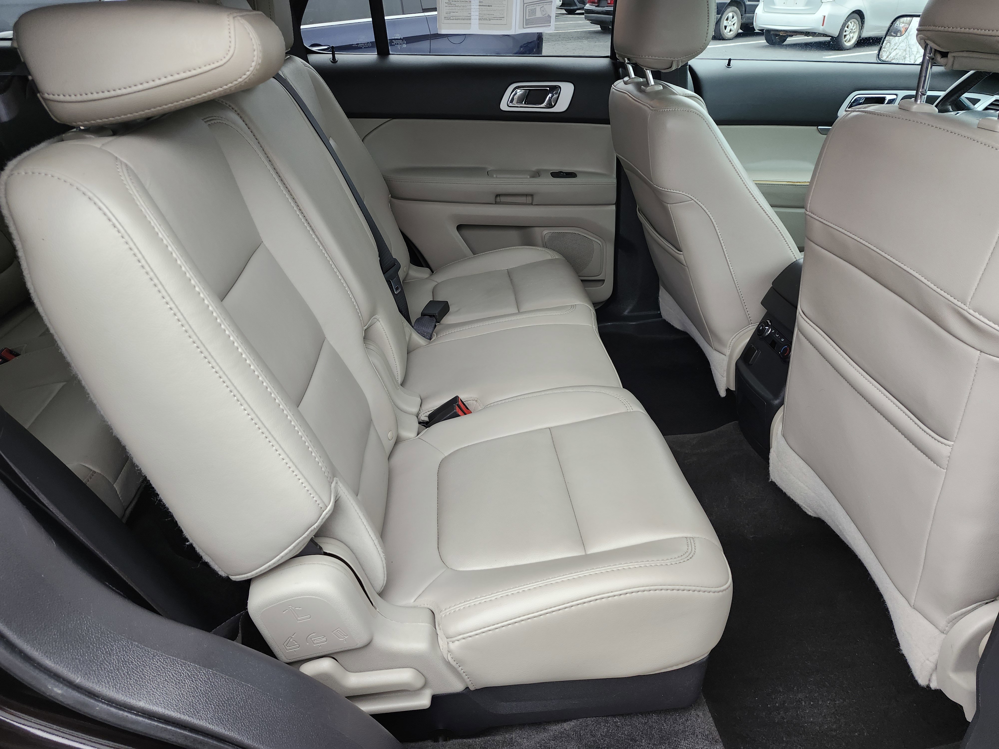 Used 2013 Ford Explorer XLT image 23