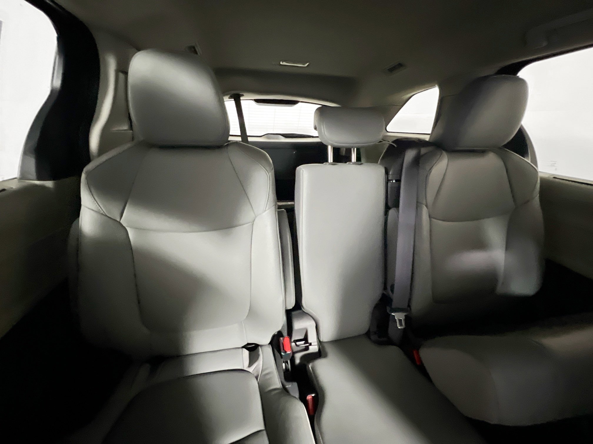Used 2024 Toyota Sienna XLE FWD image 33