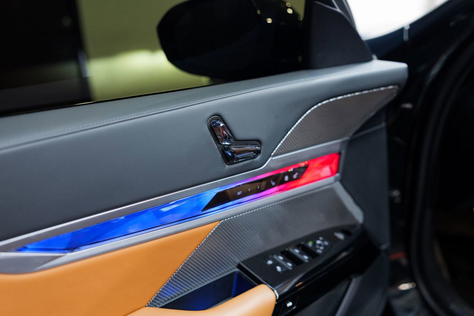 Used 2023 BMW 740i w/ Parking Assistance Package image 22