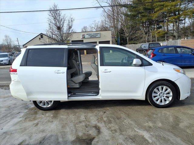 Used 2013 Toyota Sienna LE w/ Towing Pkg image 36