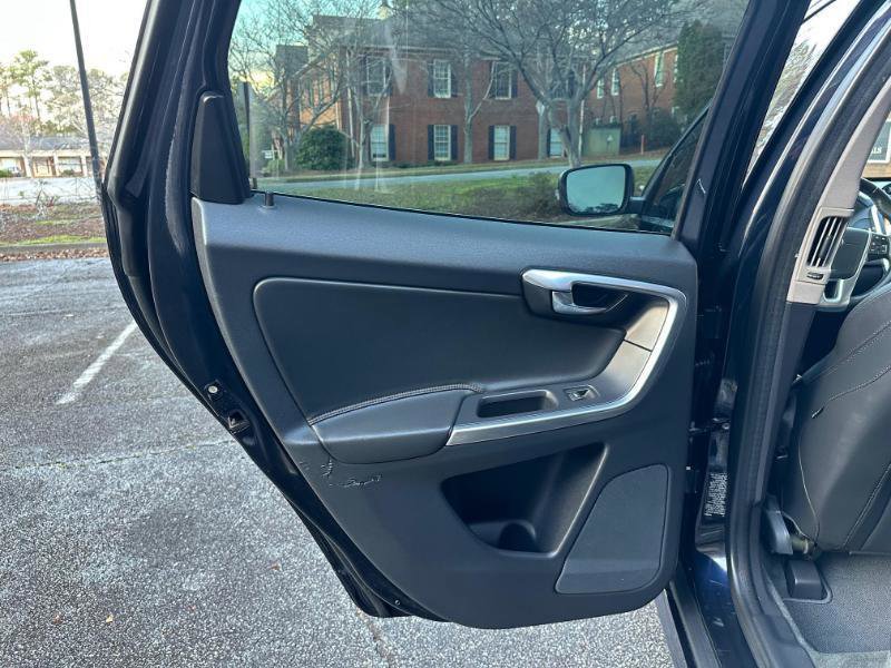 Used 2017 Volvo XC60 T6 Dynamic w/ Preferred Option Package image 18