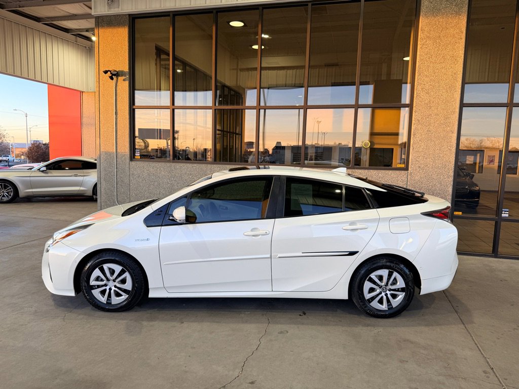 Used 2017 Toyota Prius Three w/ Advanced Technology Package image 27