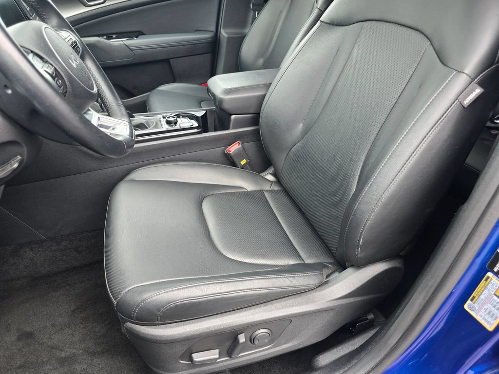 Used 2025 Kia Sportage EX FWD image 24