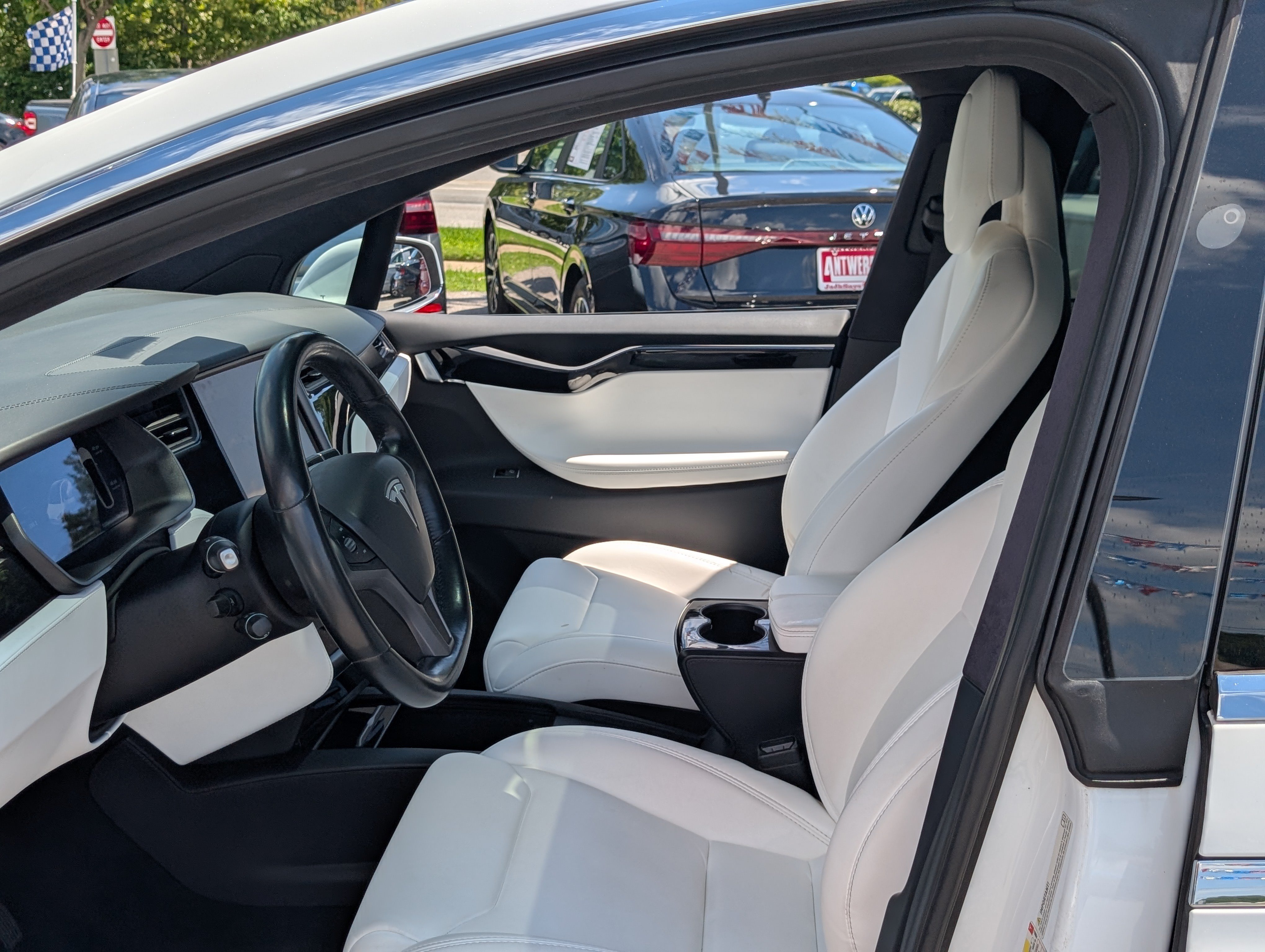 Used 2018 Tesla Model X 75D AWD/4WD image 17