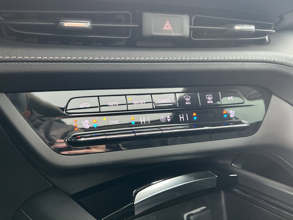 Used 2023 Buick Envision Avenir image 23