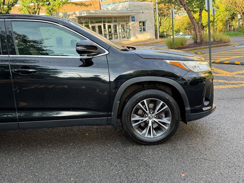 Used 2019 Toyota Highlander LE AWD/4WD image 7