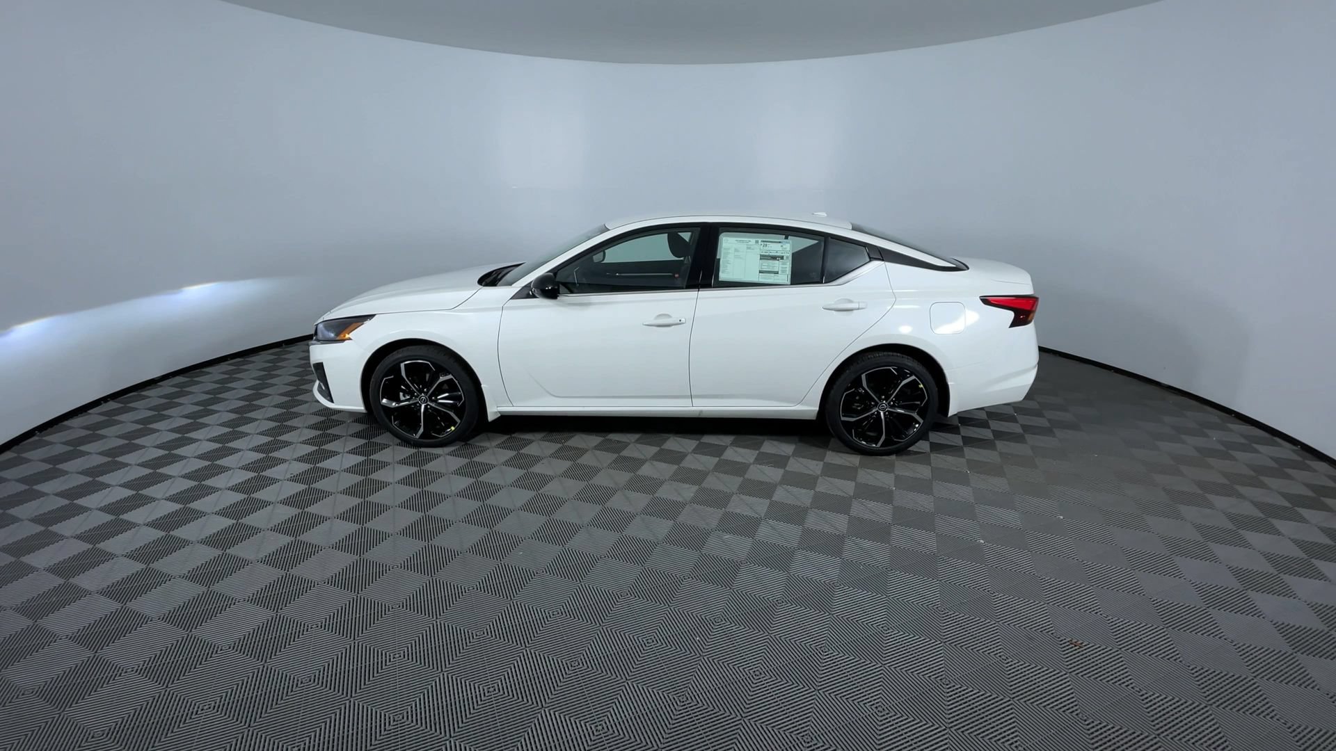 Certified 2025 Nissan Altima 2.5 SR AWD/4WD image 6