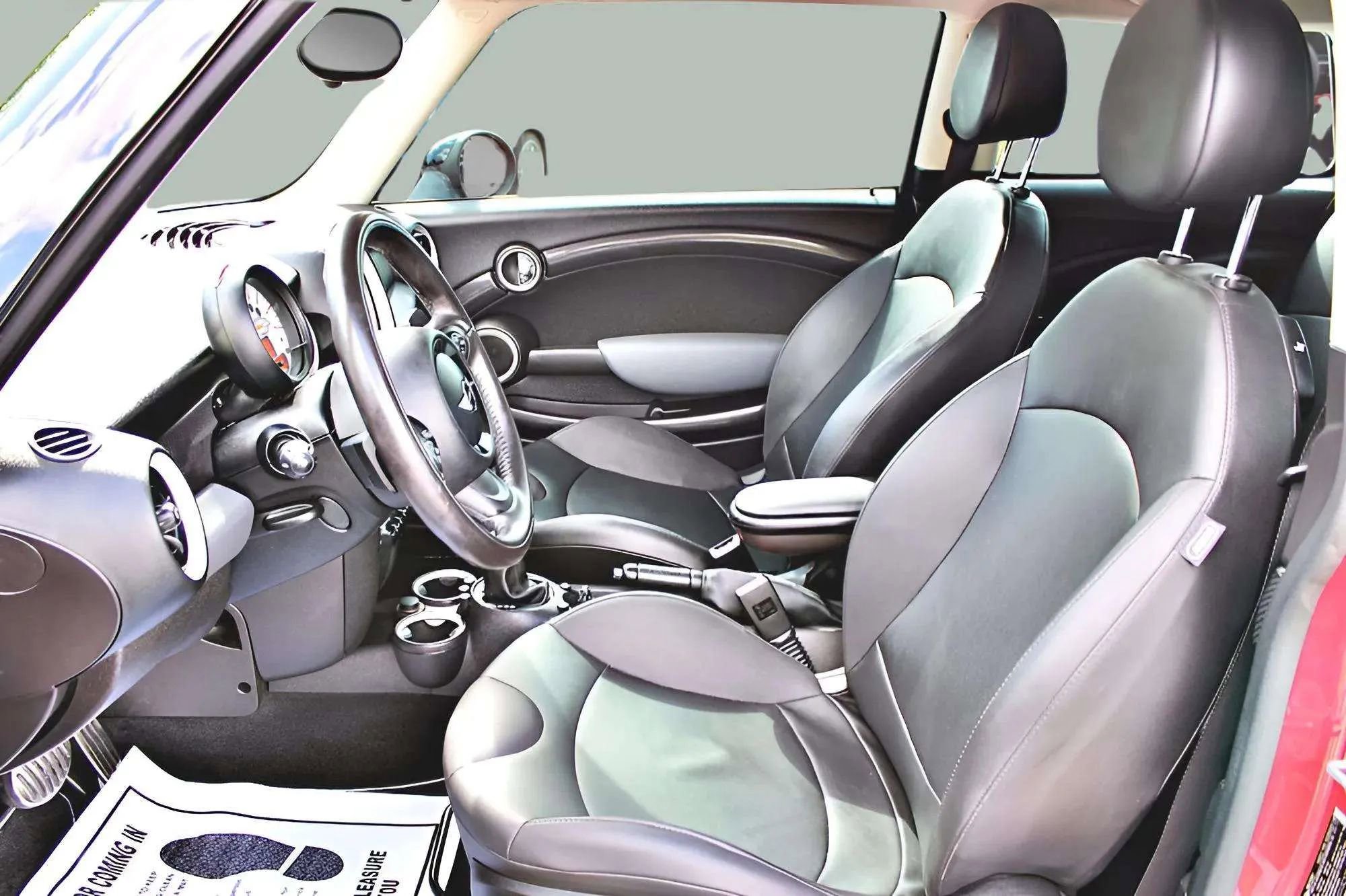 Used 2011 MINI Cooper S image 17