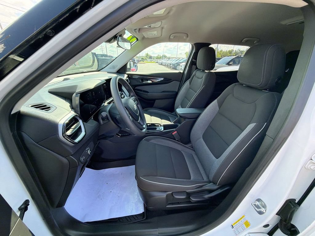 Used 2024 Chevrolet TrailBlazer LT AWD/4WD image 17