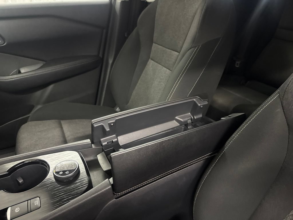 Used 2024 Nissan Rogue SV AWD/4WD image 40