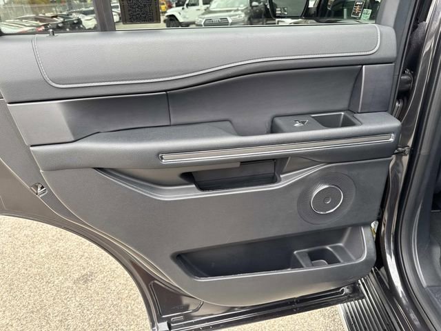 Used 2023 Ford Expedition XLT image 11
