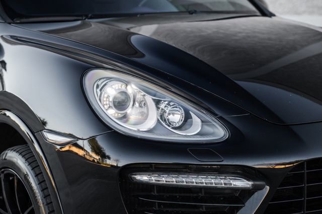 Used 2013 Porsche Cayenne Turbo image 46