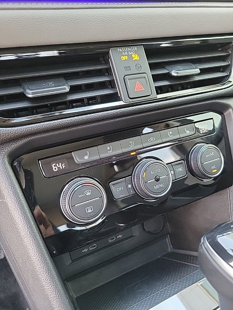 Used 2022 Volkswagen Taos SEL w/ Panoramic Sunroof Package image 24