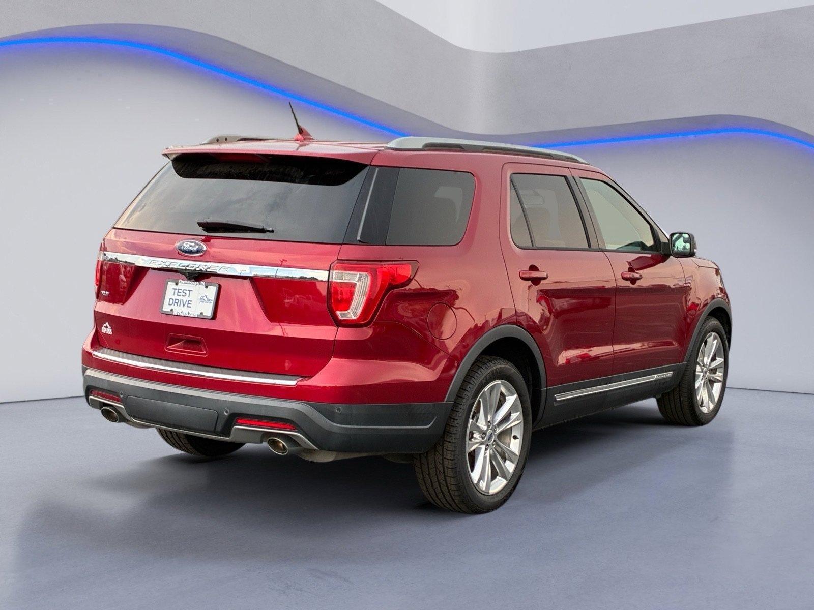 Used 2018 Ford Explorer XLT w/ Equipment Group 202A FWD image 5